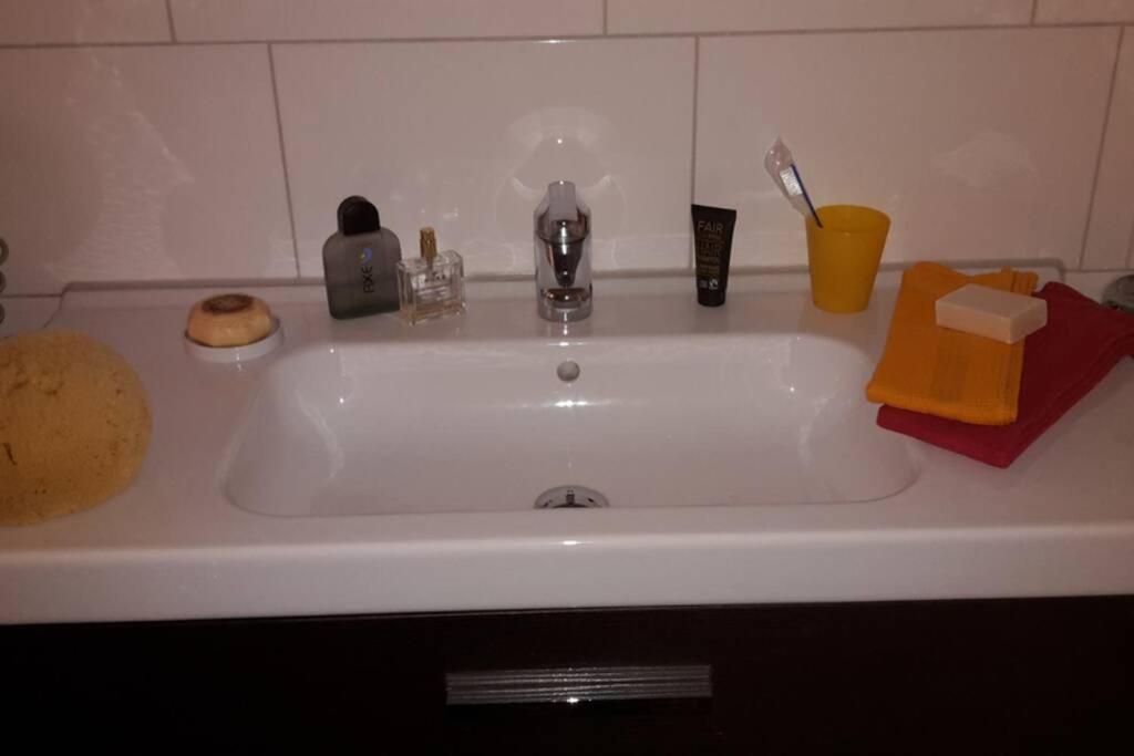 Grosse Wohnung 20 Km Von Koeln Bis Zu 17 Personen Rosrath Bagian luar foto